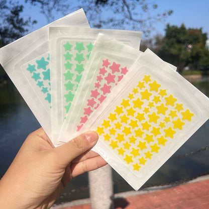 Parches coloridos para el acn� con forma de estrella